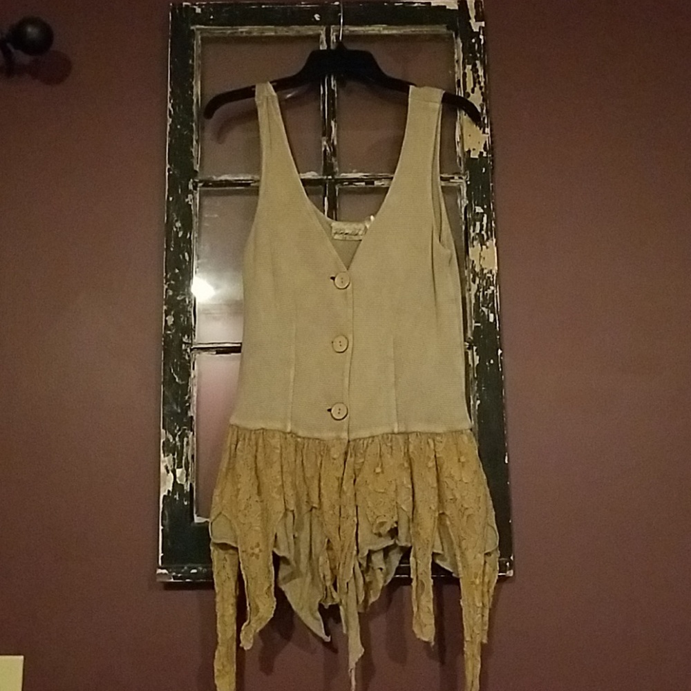 BKE gimmicks golden vest Medium